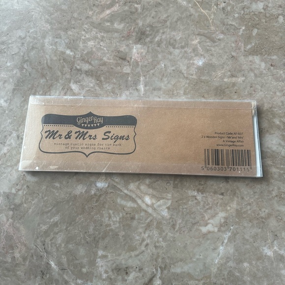 Ginger Ray Mrs Hanging Wedding Chair Signs with Twine, Vintage Affair - Picture 5 of 6